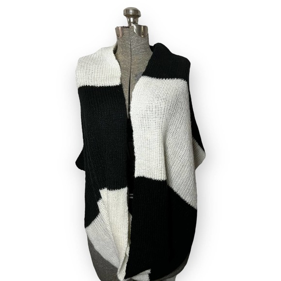 Michael Michael Kors Black & White Color Block Knit Cowl, Infinity Scarf - Picture 2 of 10